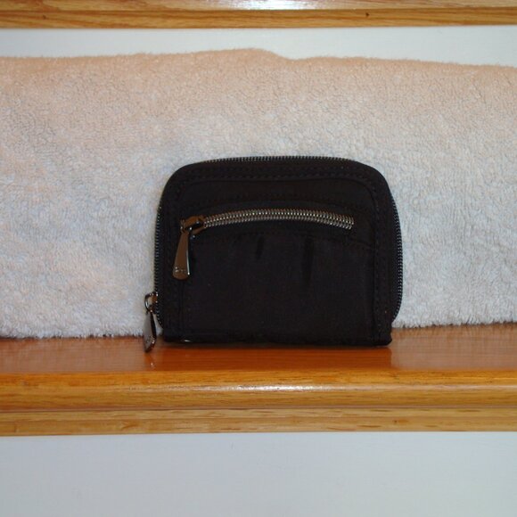 Lug Mini Handspring RFID Blocking Women's Wallet Quilted Travel – Black NWOT! - Picture 2 of 5